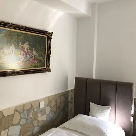 Geni Πανσιόν *