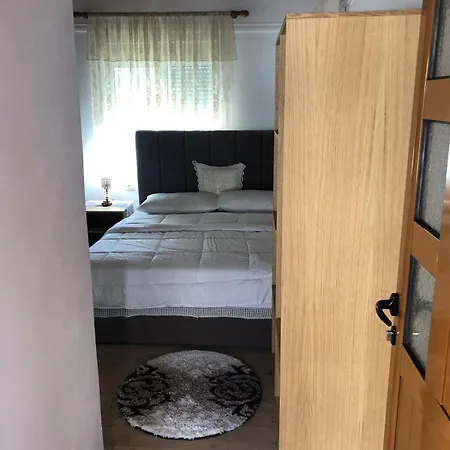 Geni * Gjirokaster